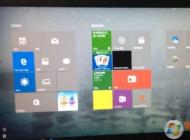 Win10桌面都是方塊應(yīng)用，圖標(biāo)不見了怎么辦？